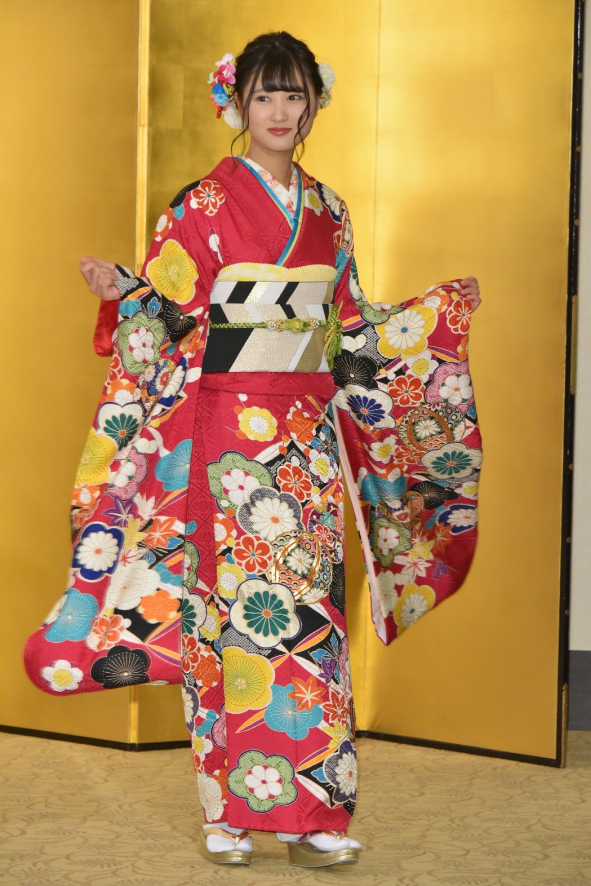 【写真特集】AKBグループ新成人44名が晴れ着姿「AKB48 2019年新成人メンバー成人式記念撮影会」