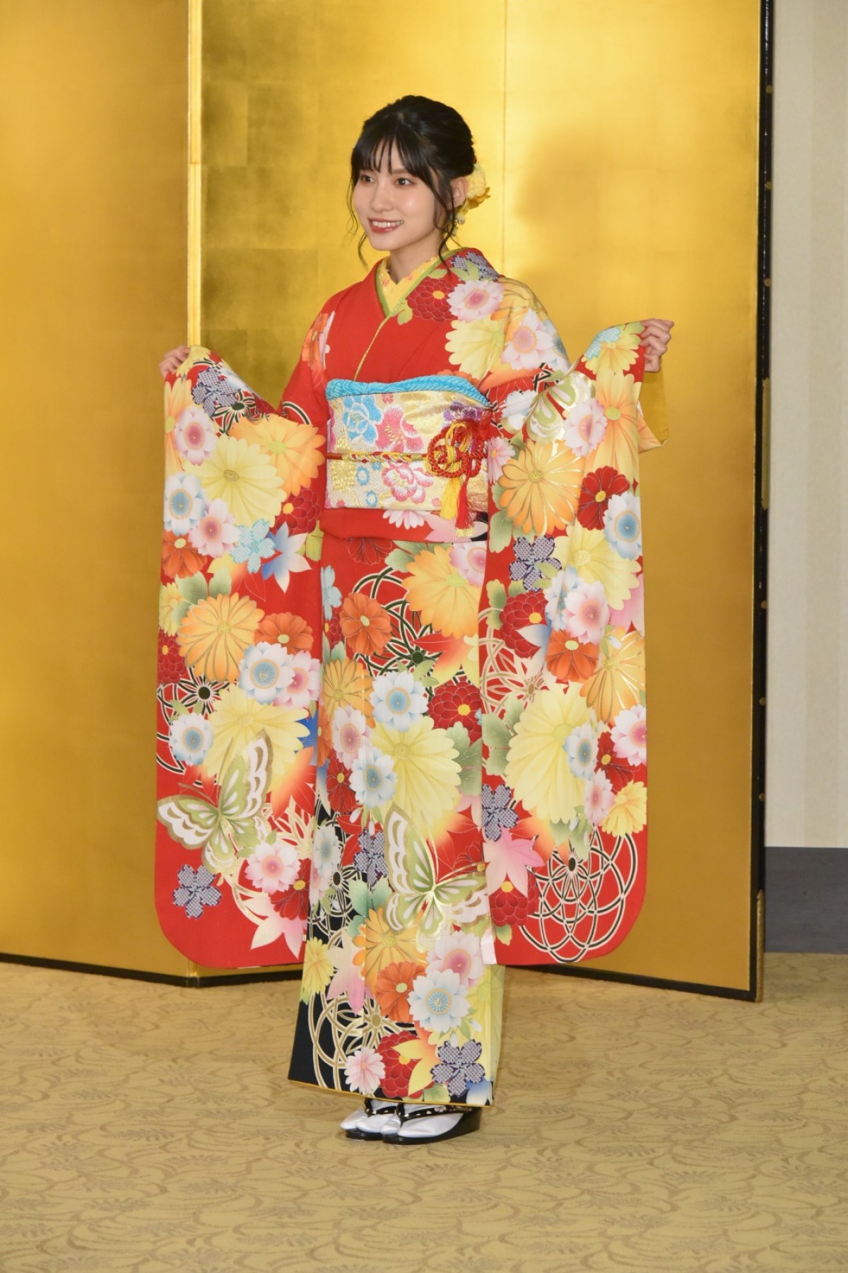 【写真特集】AKBグループ新成人44名が晴れ着姿「AKB48 2019年新成人メンバー成人式記念撮影会」