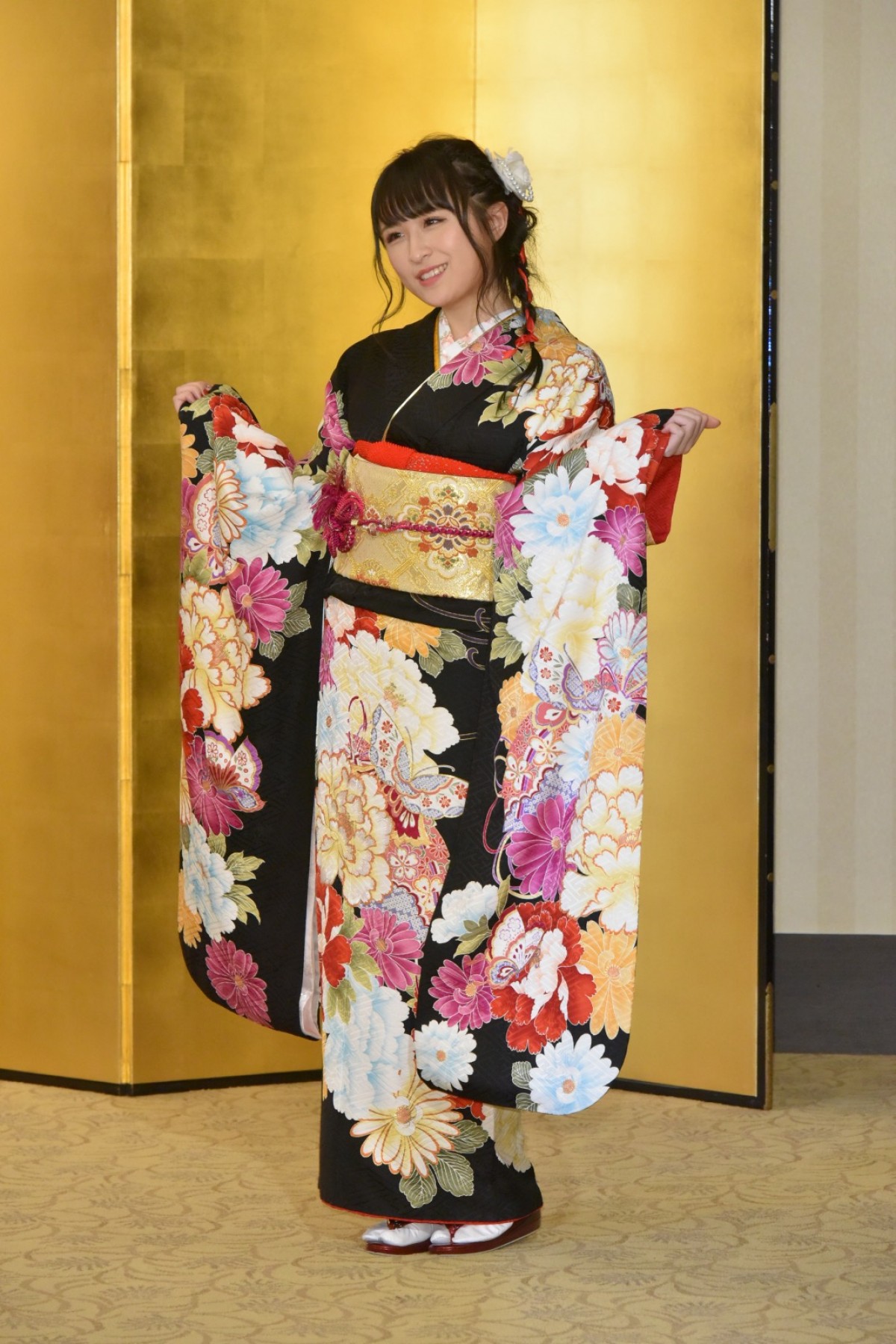 【写真特集】AKBグループ新成人44名が晴れ着姿「AKB48 2019年新成人メンバー成人式記念撮影会」