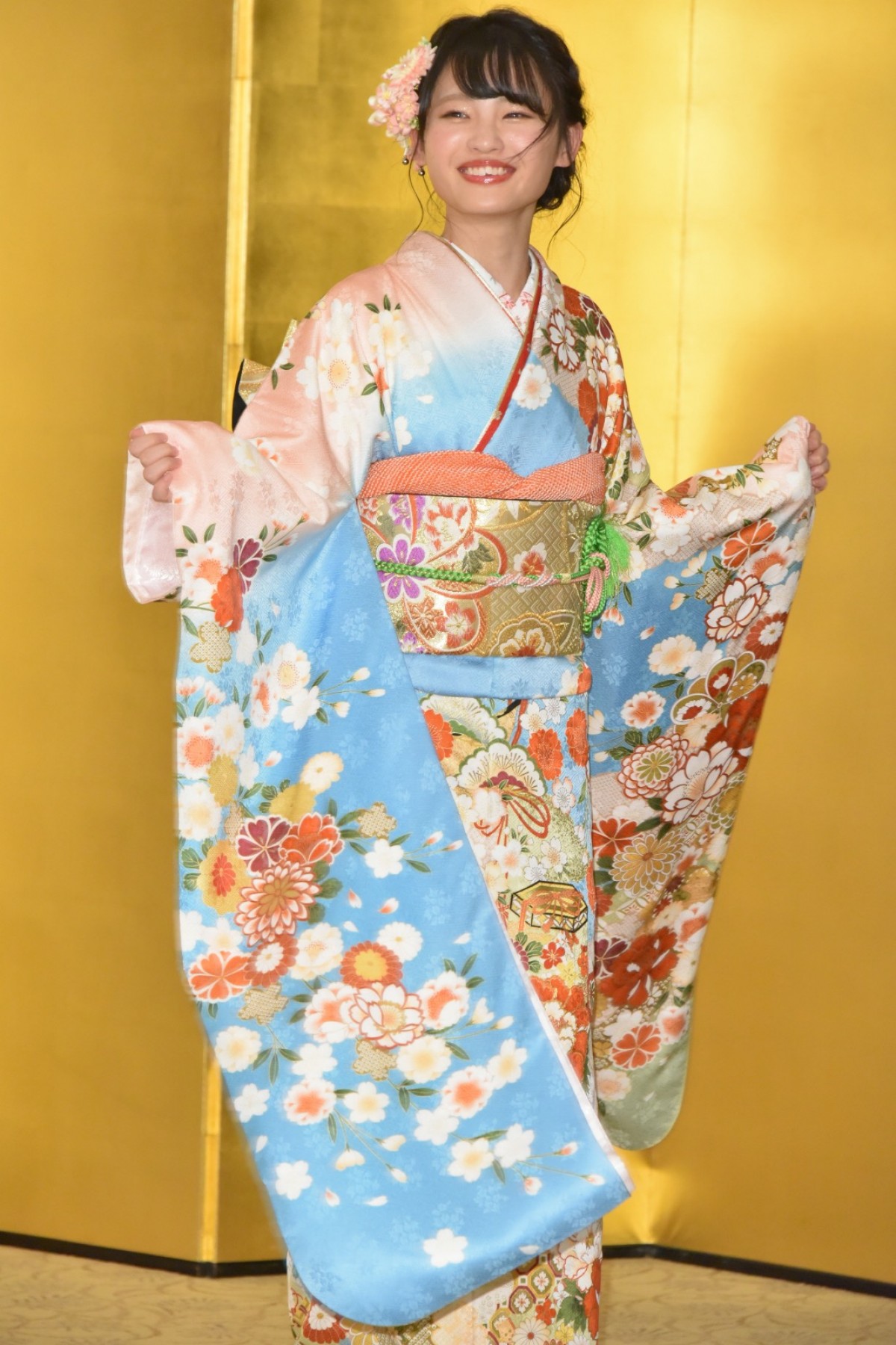 【写真特集】AKBグループ新成人44名が晴れ着姿「AKB48 2019年新成人メンバー成人式記念撮影会」
