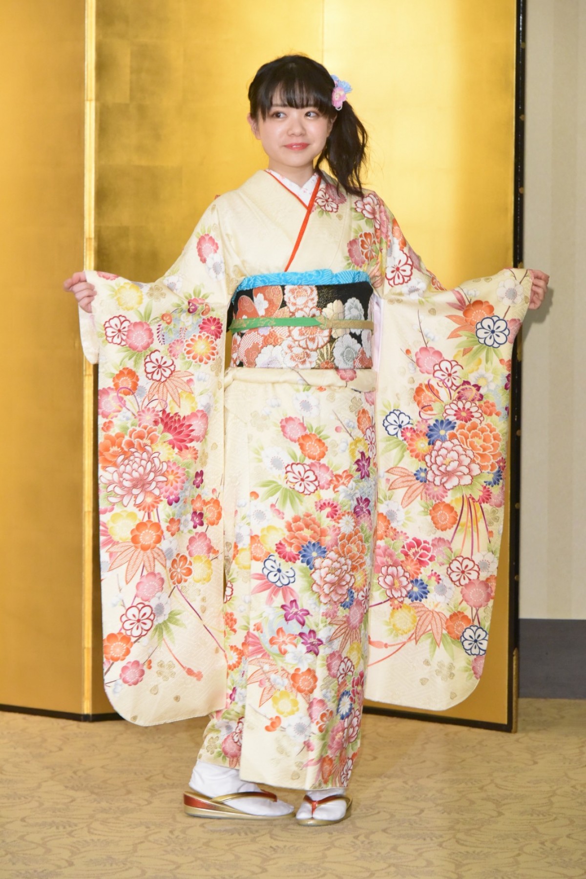 【写真特集】AKBグループ新成人44名が晴れ着姿「AKB48 2019年新成人メンバー成人式記念撮影会」