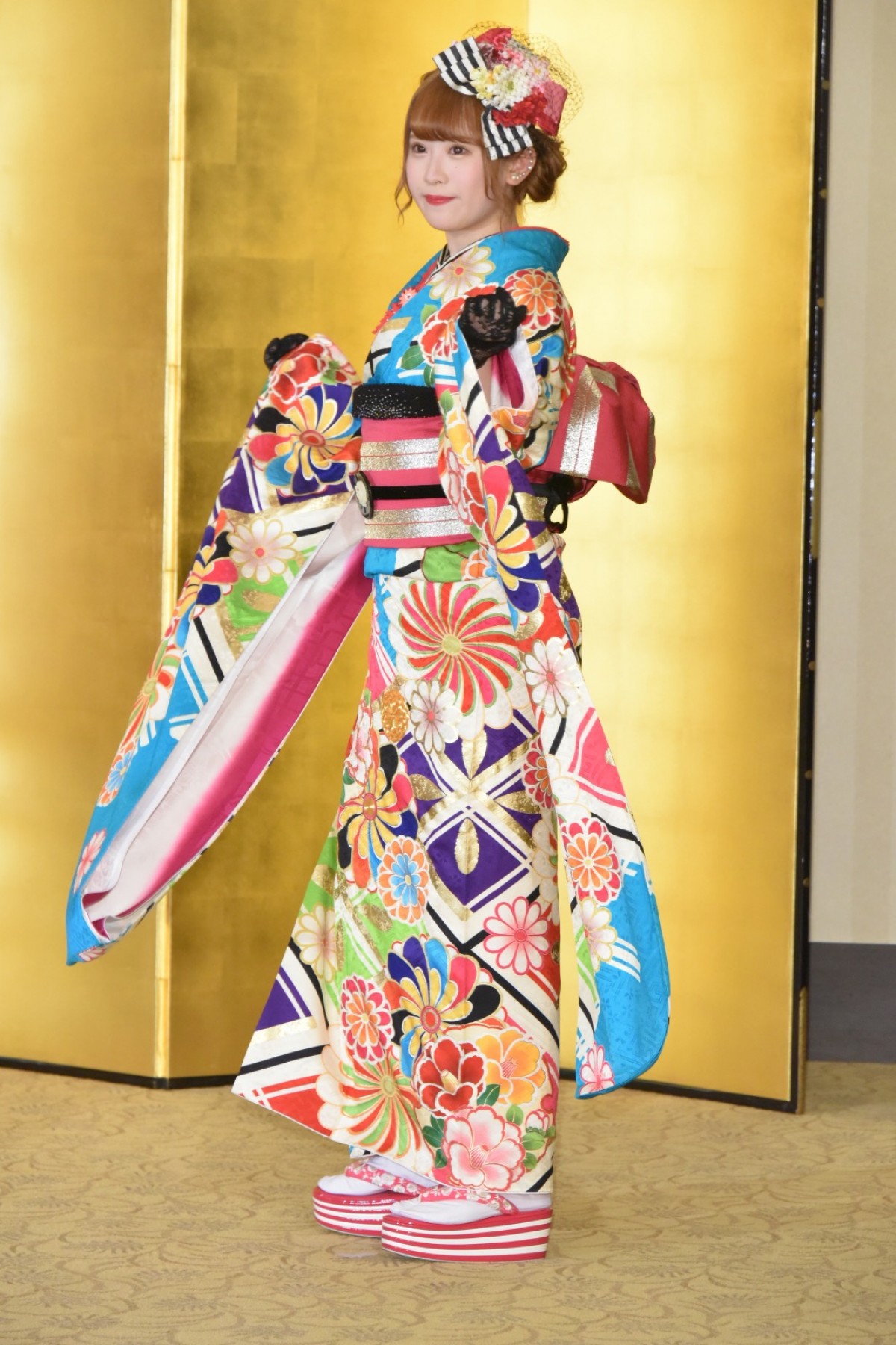 【写真特集】AKBグループ新成人44名が晴れ着姿「AKB48 2019年新成人メンバー成人式記念撮影会」