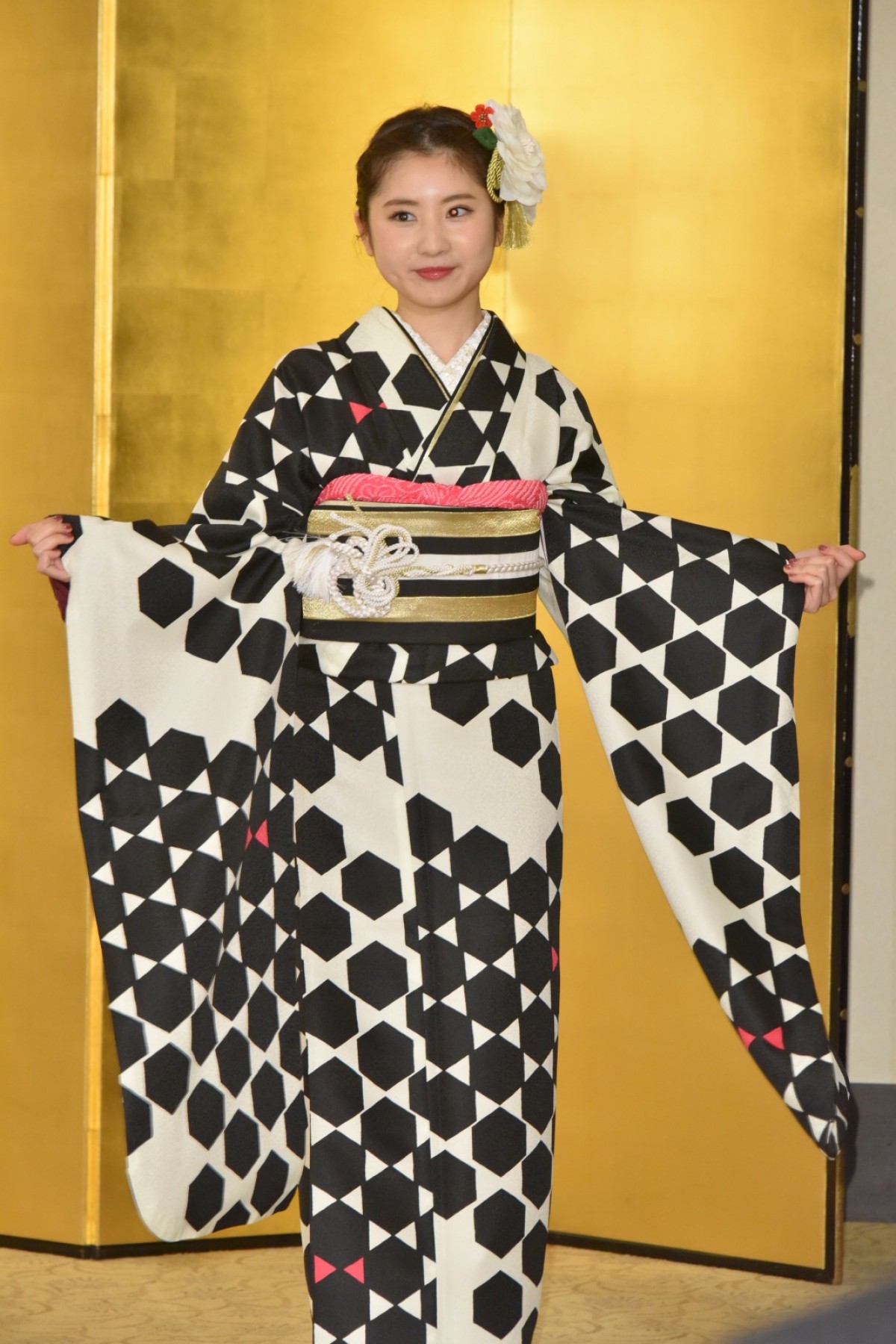 【写真特集】AKBグループ新成人44名が晴れ着姿「AKB48 2019年新成人メンバー成人式記念撮影会」