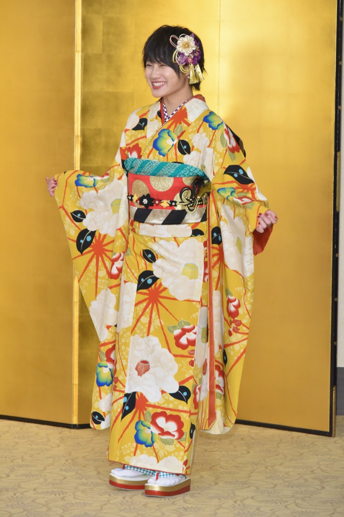 【写真特集】AKBグループ新成人44名が晴れ着姿「AKB48 2019年新成人メンバー成人式記念撮影会」