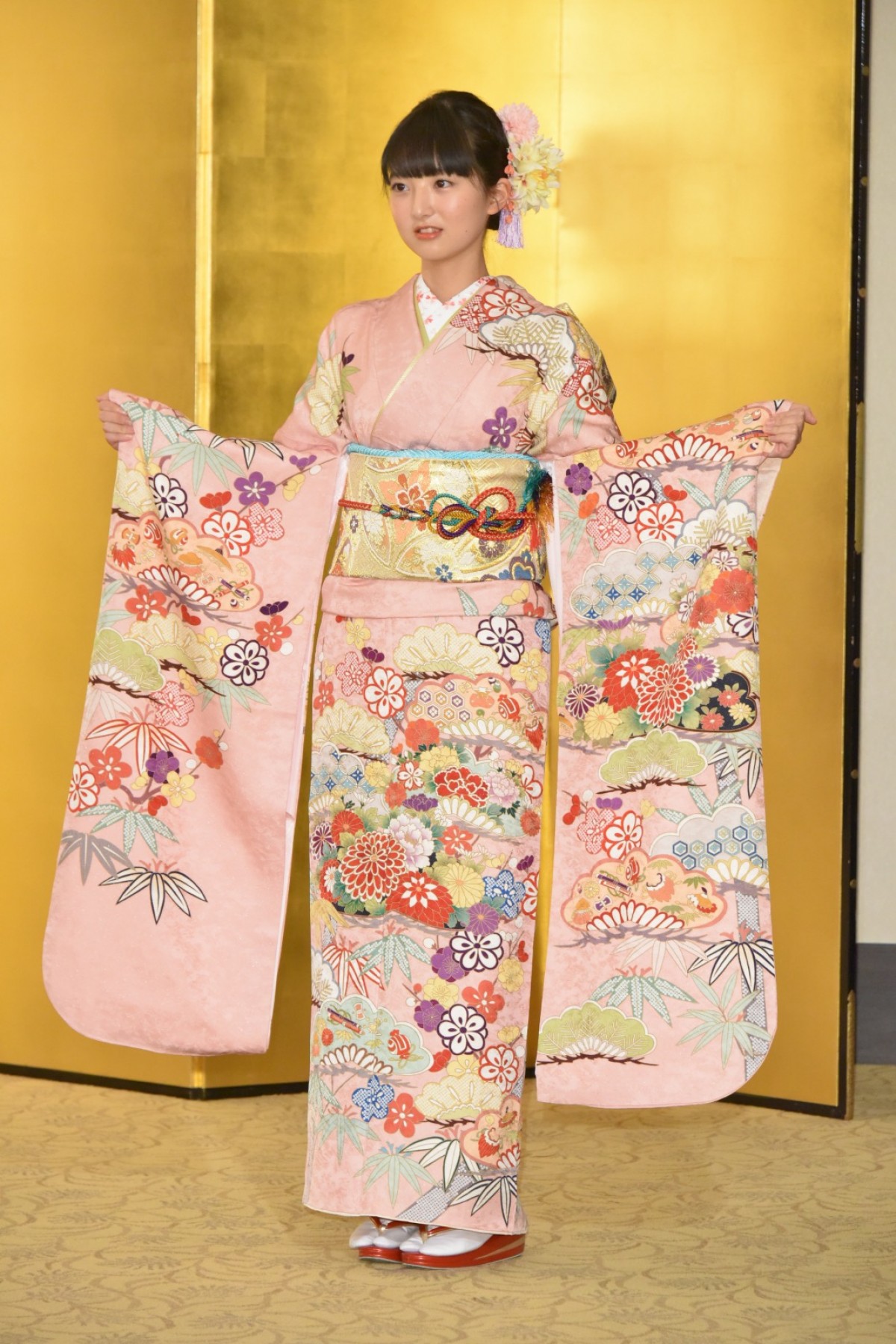 【写真特集】AKBグループ新成人44名が晴れ着姿「AKB48 2019年新成人メンバー成人式記念撮影会」