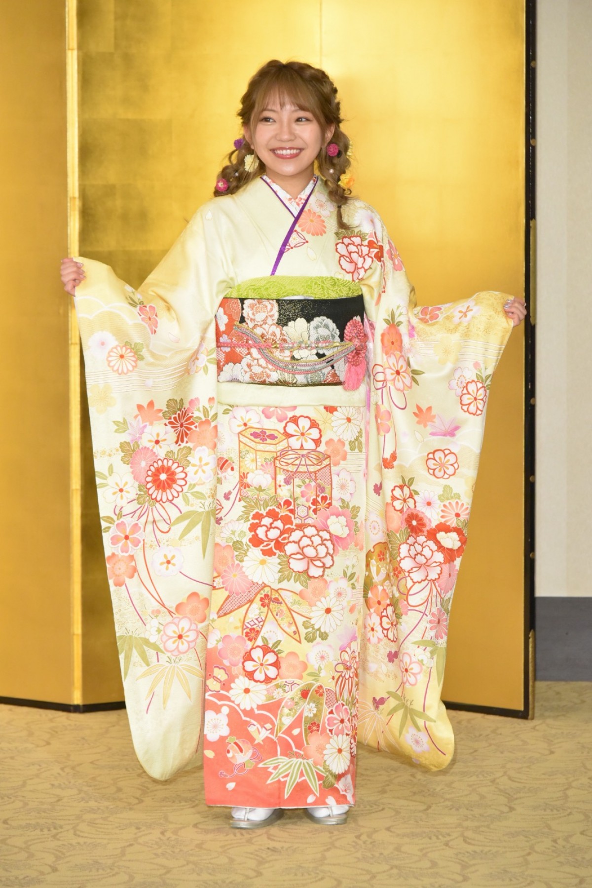 【写真特集】AKBグループ新成人44名が晴れ着姿「AKB48 2019年新成人メンバー成人式記念撮影会」