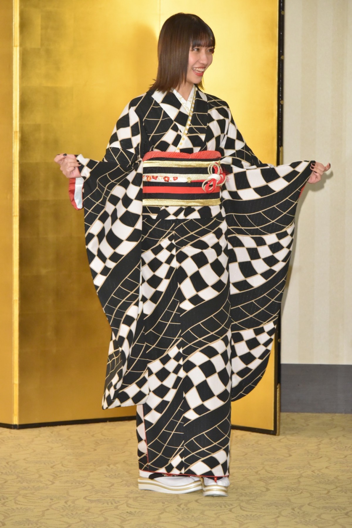 【写真特集】AKBグループ新成人44名が晴れ着姿「AKB48 2019年新成人メンバー成人式記念撮影会」