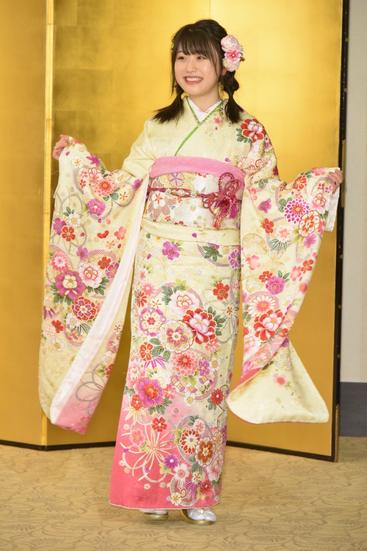 【写真特集】AKBグループ新成人44名が晴れ着姿「AKB48 2019年新成人メンバー成人式記念撮影会」