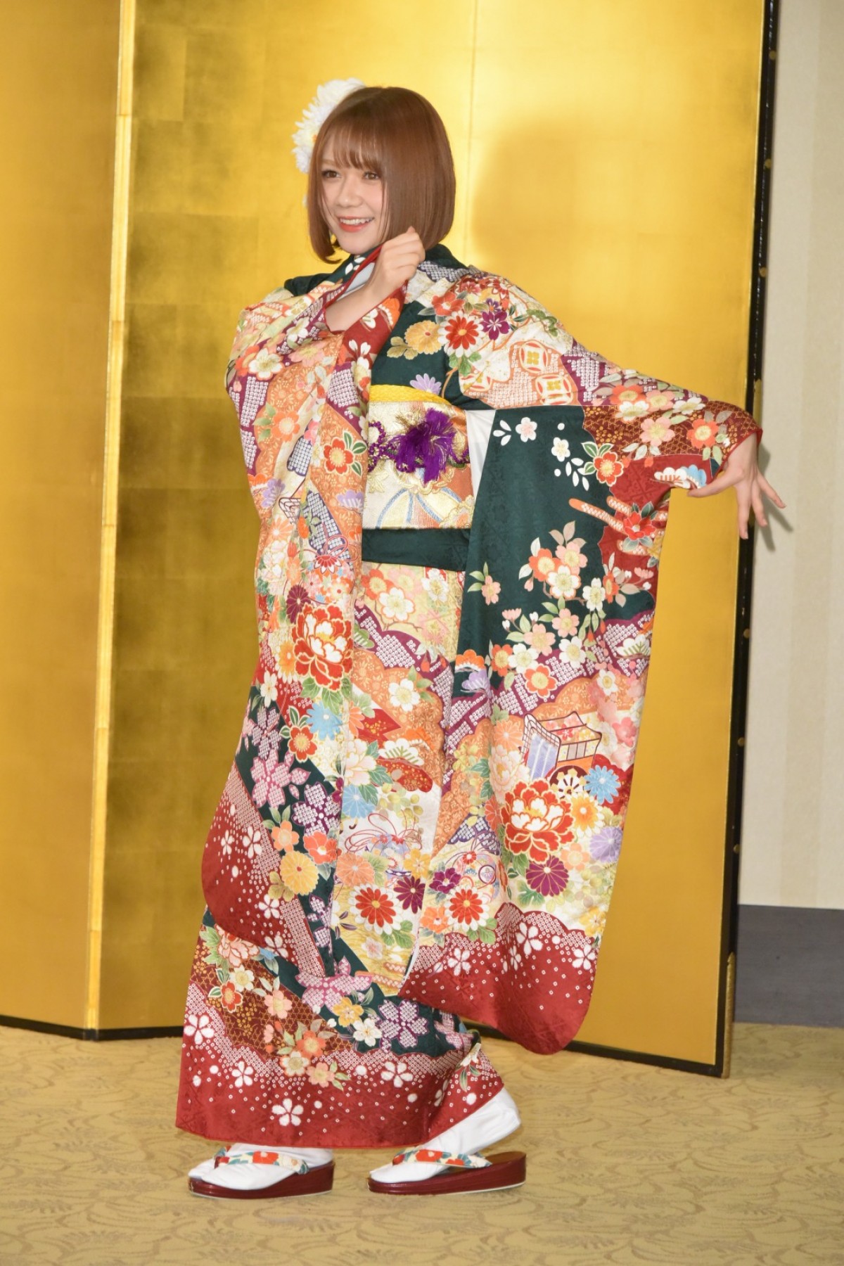 【写真特集】AKBグループ新成人44名が晴れ着姿「AKB48 2019年新成人メンバー成人式記念撮影会」