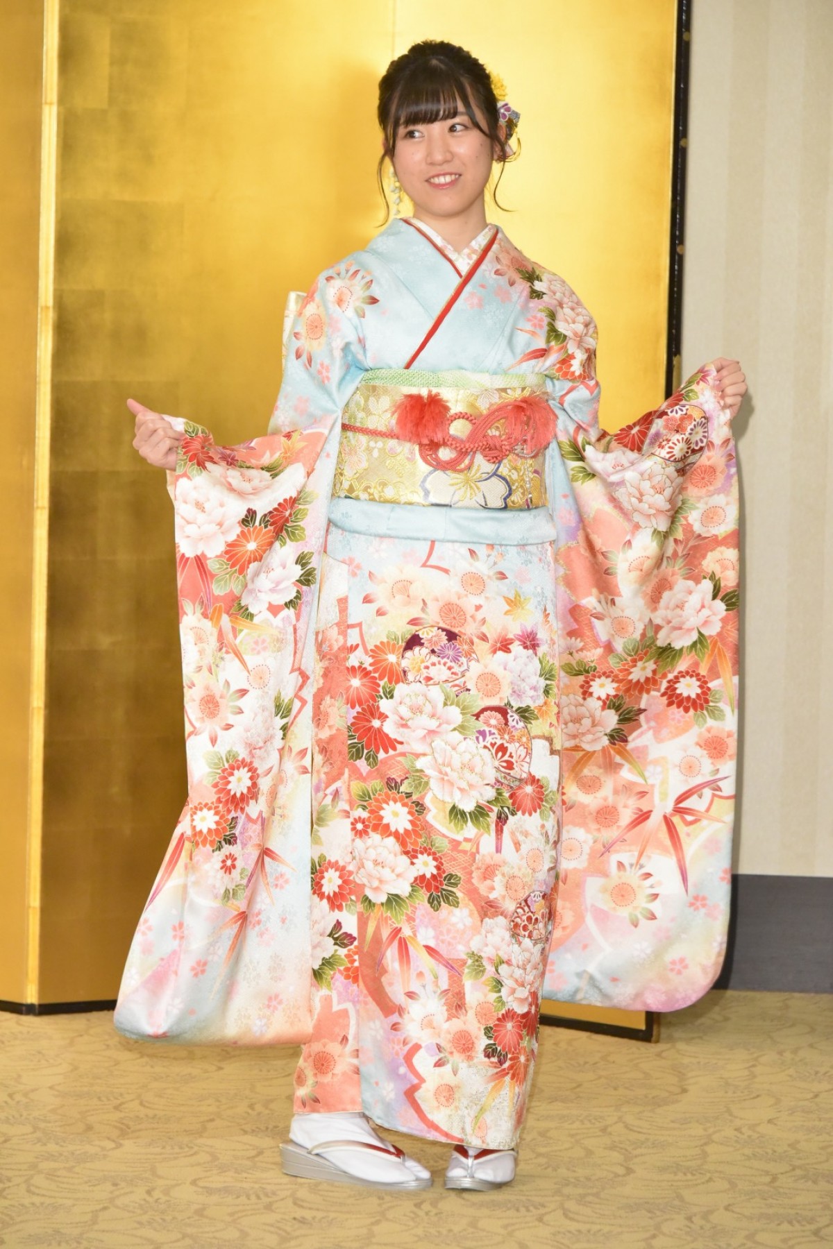 【写真特集】AKBグループ新成人44名が晴れ着姿「AKB48 2019年新成人メンバー成人式記念撮影会」