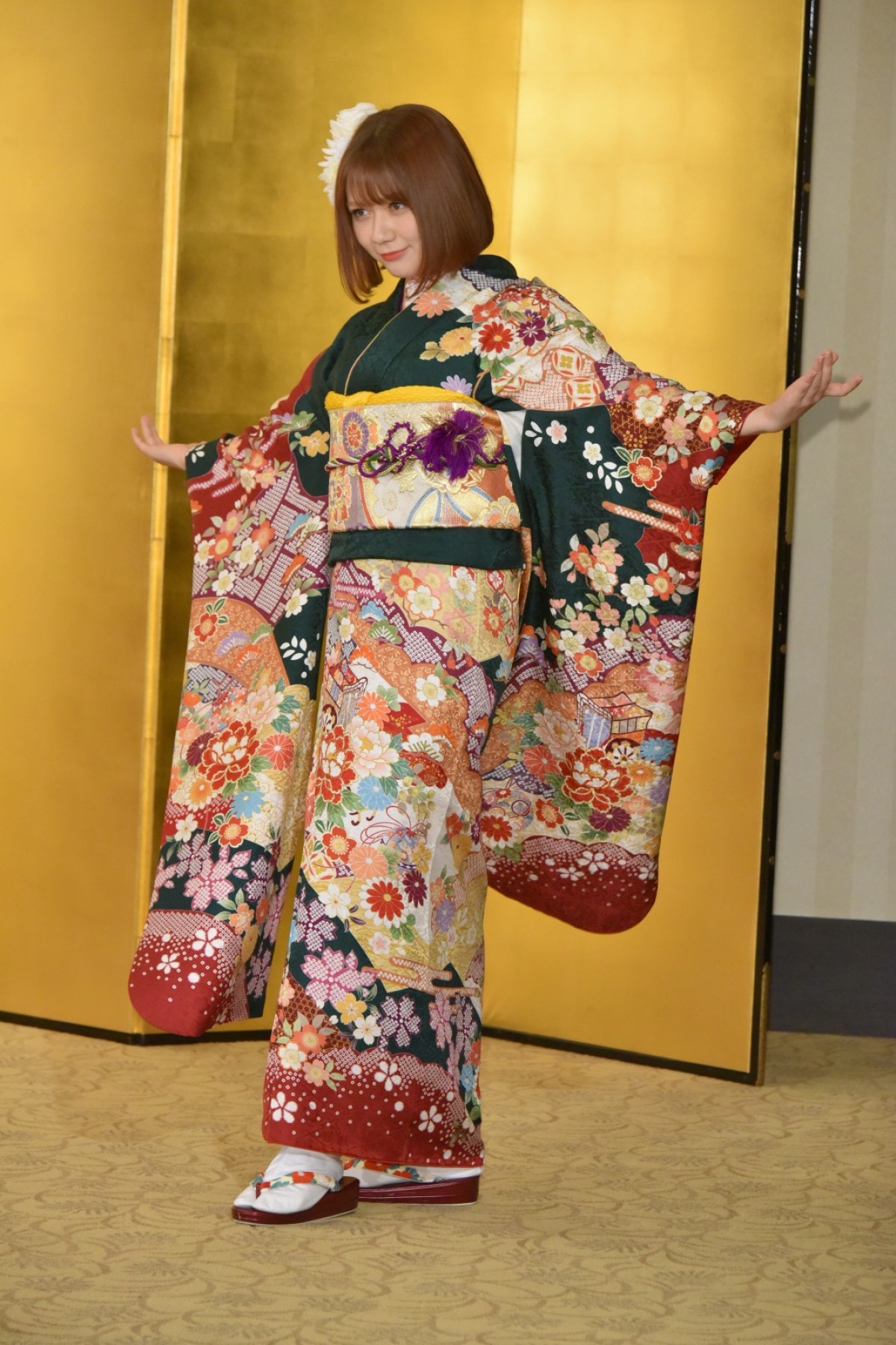 【写真特集】AKBグループ新成人44名が晴れ着姿「AKB48 2019年新成人メンバー成人式記念撮影会」