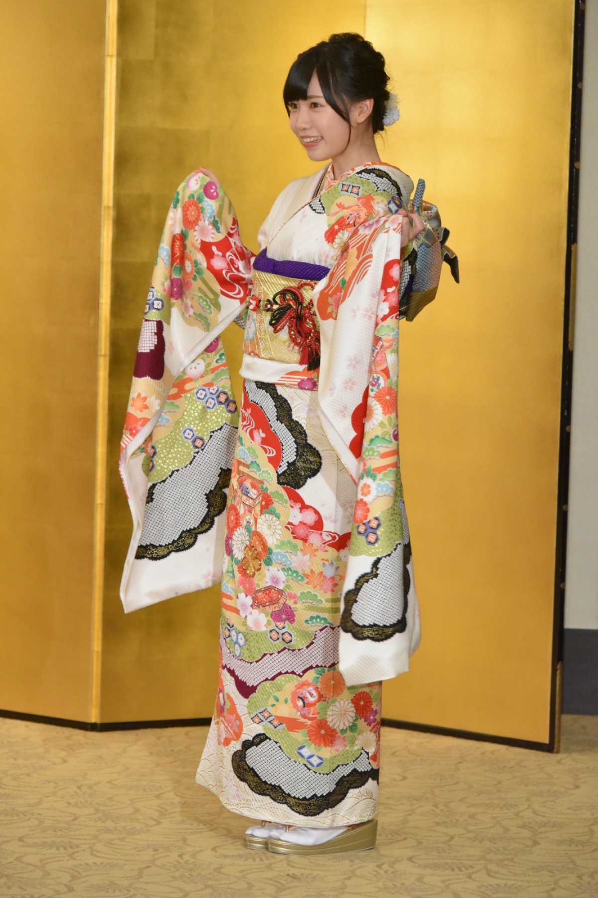 【写真特集】AKBグループ新成人44名が晴れ着姿「AKB48 2019年新成人メンバー成人式記念撮影会」
