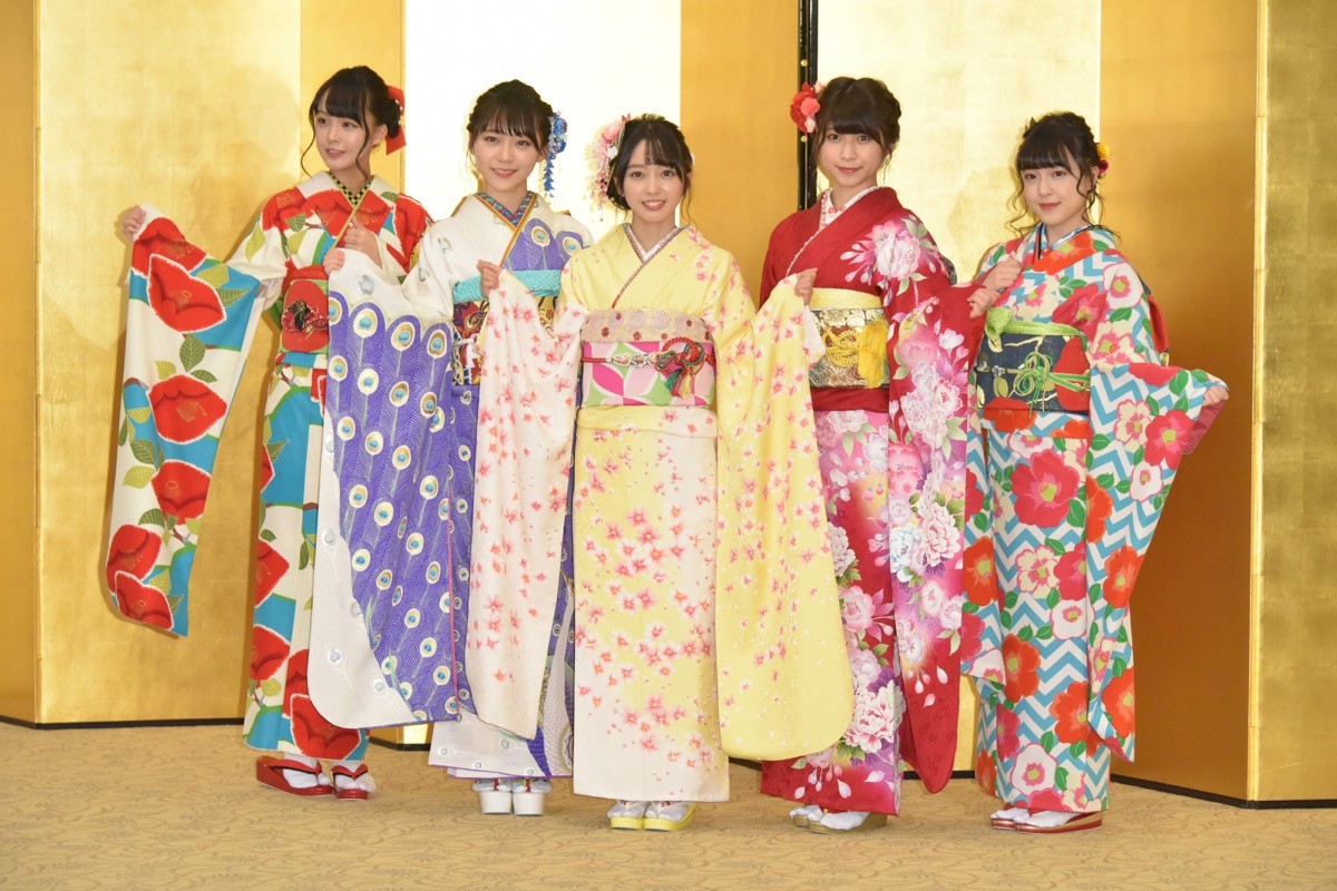 【写真特集】AKBグループ新成人44名が晴れ着姿「AKB48 2019年新成人メンバー成人式記念撮影会」