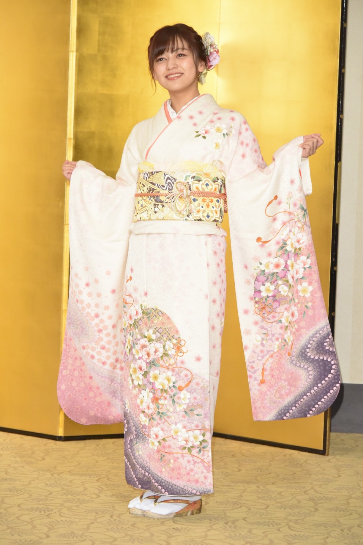 【写真特集】AKBグループ新成人44名が晴れ着姿「AKB48 2019年新成人メンバー成人式記念撮影会」