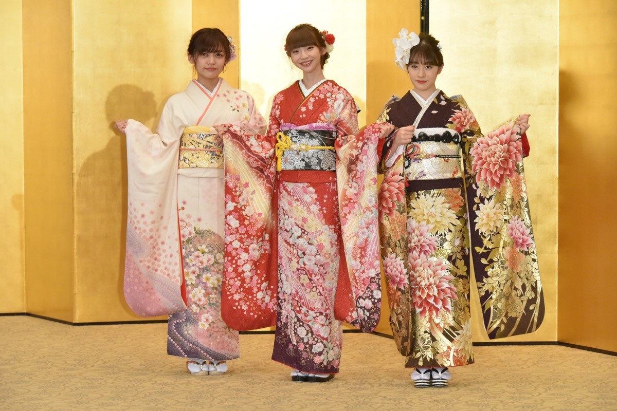 【写真特集】AKBグループ新成人44名が晴れ着姿「AKB48 2019年新成人メンバー成人式記念撮影会」