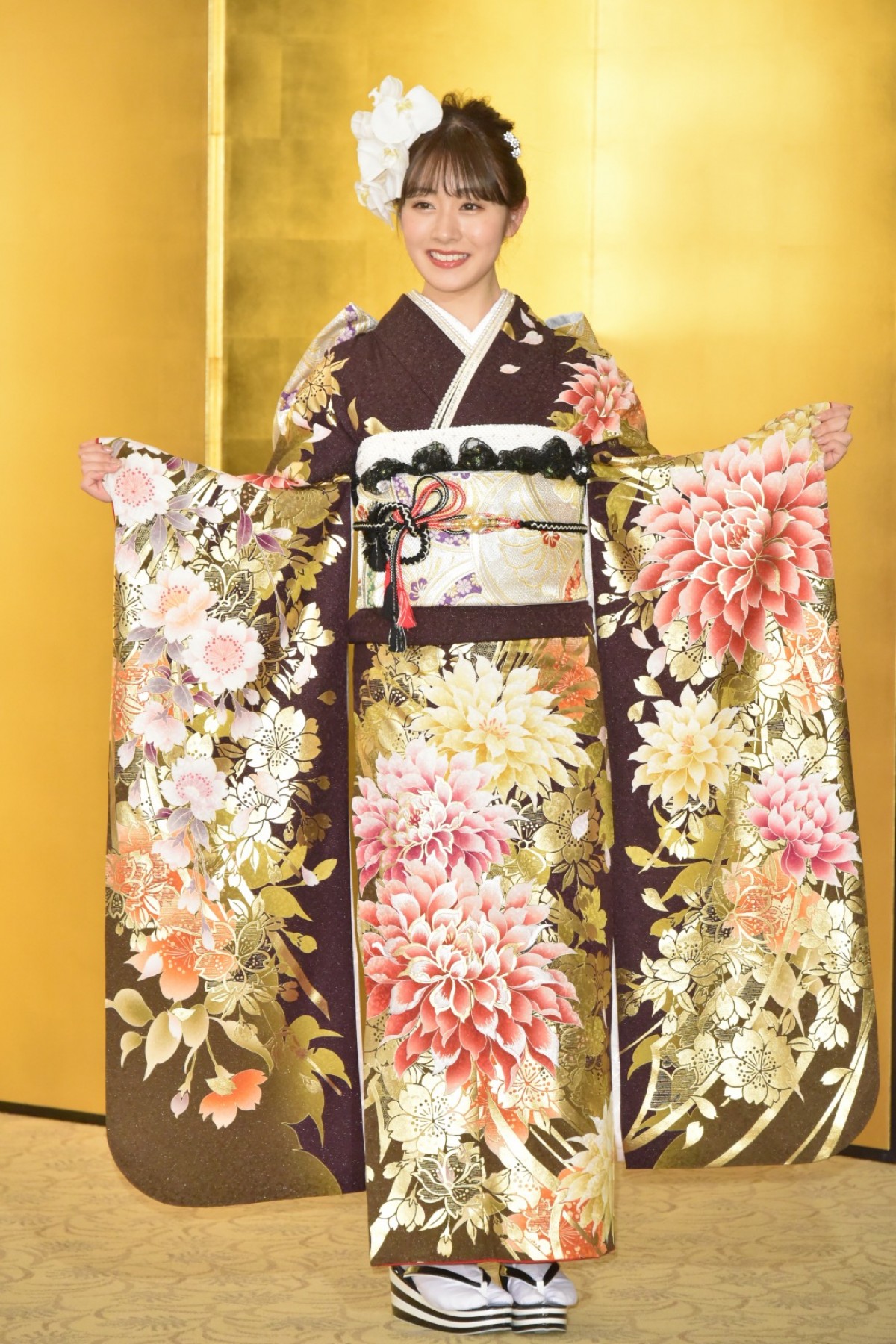 【写真特集】AKBグループ新成人44名が晴れ着姿「AKB48 2019年新成人メンバー成人式記念撮影会」