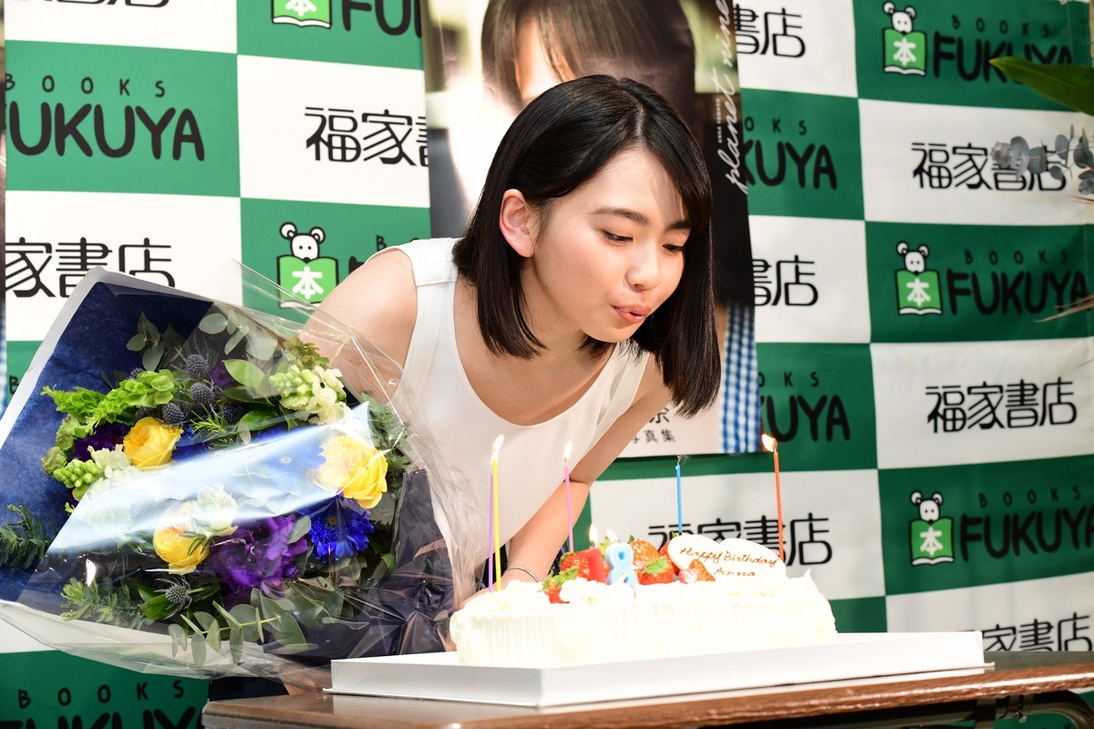 山田杏奈、1st写真集お気に入りは制服姿　尊敬する女優は満島ひかり