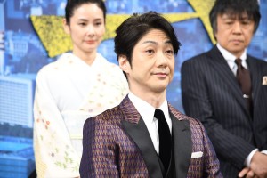 『七つの会議』完成報告記者会見に登場した野村萬斎