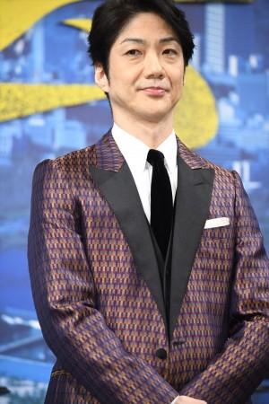 『七つの会議』完成報告記者会見に登場した野村萬斎