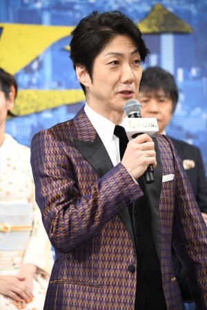 『七つの会議』完成報告記者会見に登場した野村萬斎