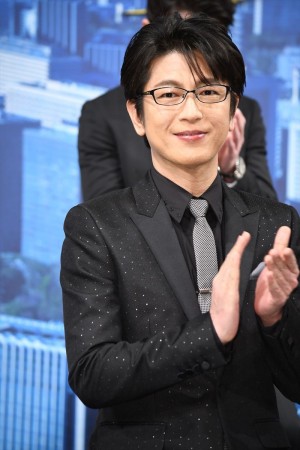 『七つの会議』完成報告記者会見に登場した及川光博