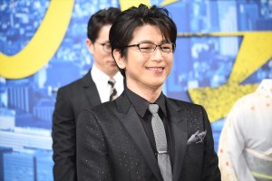 『七つの会議』完成報告記者会見に登場した及川光博