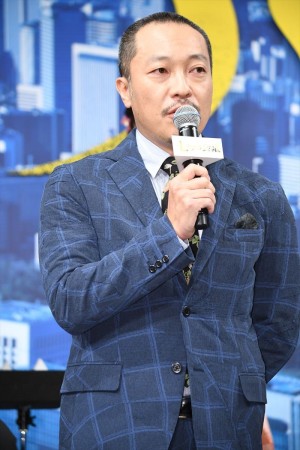 『七つの会議』完成報告記者会見に登場した音尾琢真