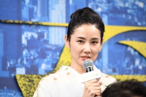 『七つの会議』完成報告記者会見に登場した吉田羊