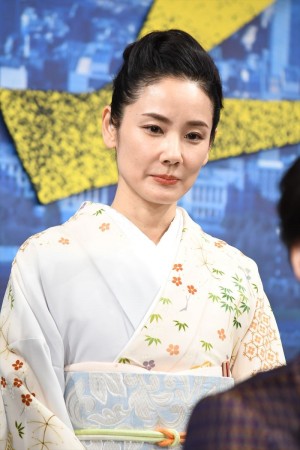 『七つの会議』完成報告記者会見に登場した吉田羊