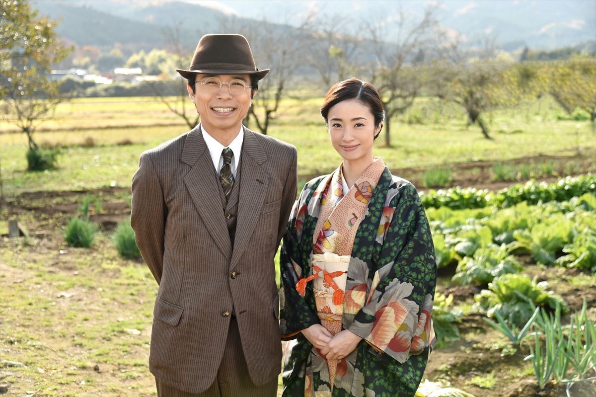 (左から)カンテレ開局60周年特別ドラマ『僕が笑うと』に出演する井ノ原快彦、上戸彩