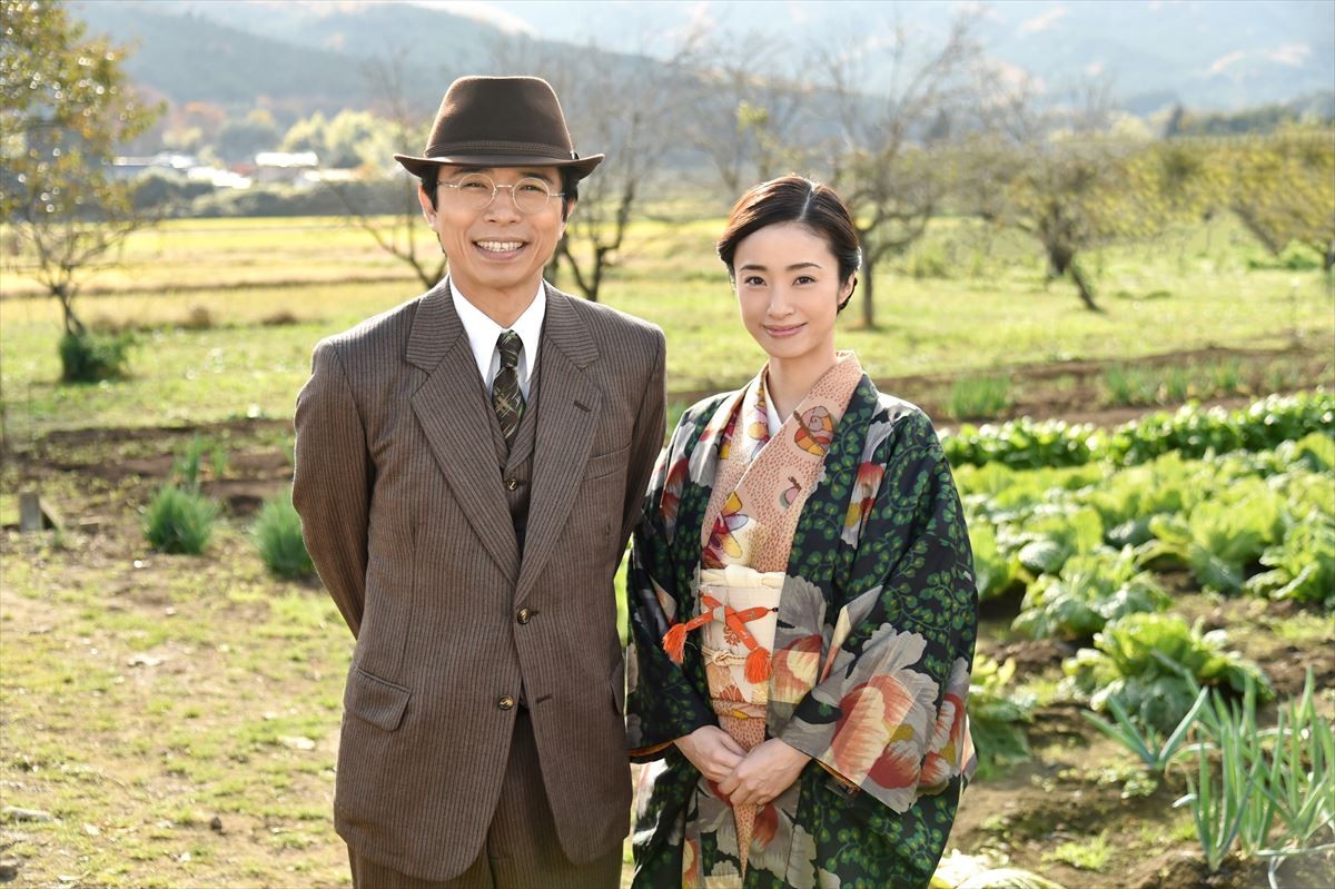 （左から）カンテレ開局60周年特別ドラマ『僕が笑うと』に出演する井ノ原快彦、上戸彩