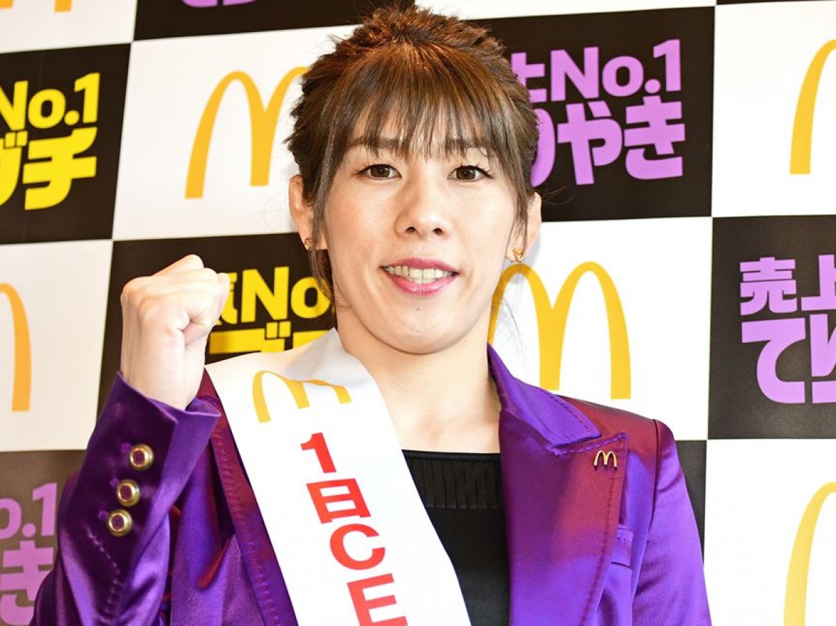 ダブチvsてりやきNo.1対決キャンペーン 1日CEO就任イベントに登場した吉田沙保里