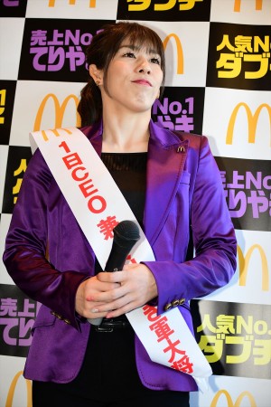 ダブチvsてりやきNo．1対決キャンペーン 1日CEO就任イベントに登場した吉田沙保里