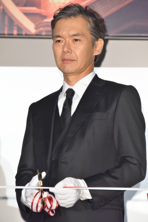 映画『マスカレード・ホテル』初日舞台挨拶に登壇した渡部篤郎