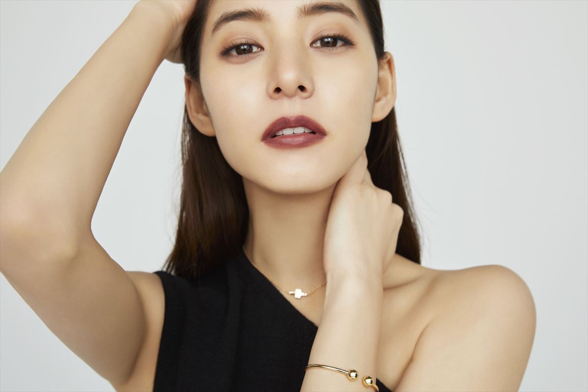 新木優子、カレンダー発売決定＆表紙解禁！ 初のファンイベントも開催
