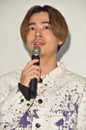 映画『チワワちゃん』公開記念舞台挨拶に登壇した成田凌