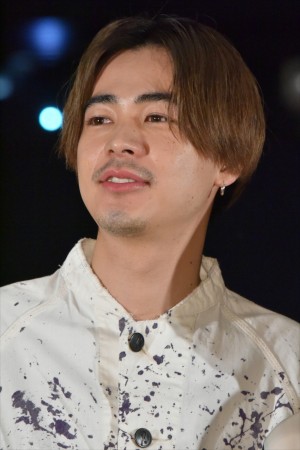 映画『チワワちゃん』公開記念舞台挨拶に登壇した成田凌