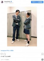 （左から）鈴木仁、堀田真由　※「堀田真由」インスタグラム