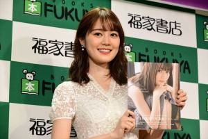 写真集『インターミッション』出版記念お渡し会に登場した生田絵梨花