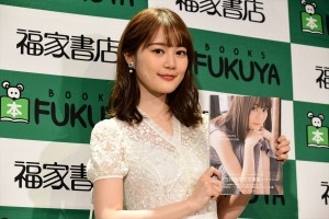 写真集『インターミッション』出版記念お渡し会に登場した生田絵梨花