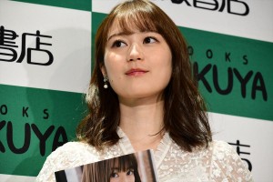 写真集『インターミッション』出版記念お渡し会に登場した生田絵梨花