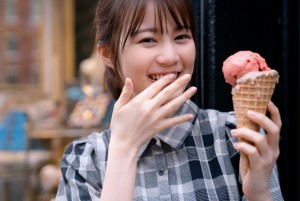 生田絵梨花写真集『インターミッション』（講談社）より