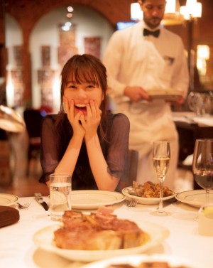 生田絵梨花写真集『インターミッション』（講談社）より