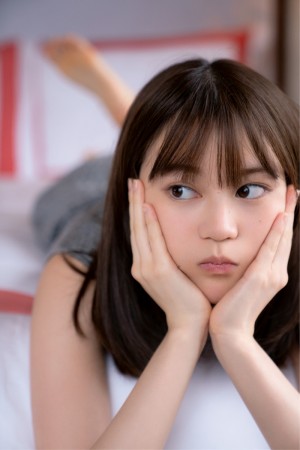 生田絵梨花写真集『インターミッション』（講談社）より