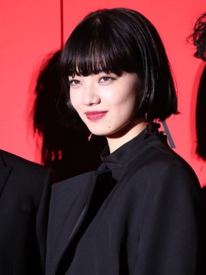 映画『サムライマラソン』完成披露レッドカーペットイベントに登場した小松菜奈