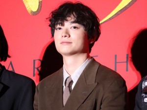 映画『サムライマラソン』完成披露レッドカーペットイベントに登場した染谷将太