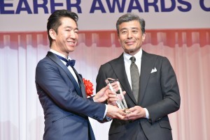 舘ひろし、「第30回日本ジュエリーベストドレッサー賞」表彰式に男性部門で登壇