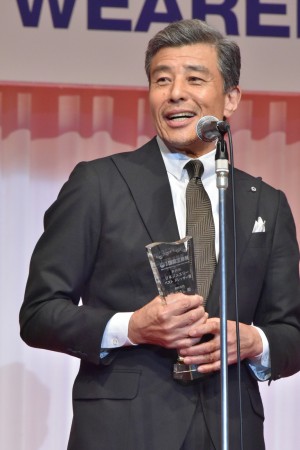 舘ひろし、「第30回日本ジュエリーベストドレッサー賞」表彰式に男性部門で登壇