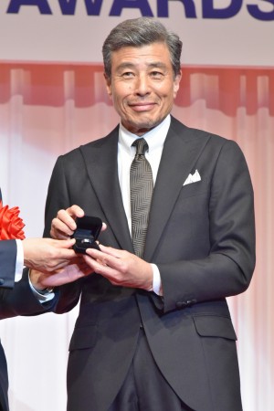 舘ひろし、「第30回日本ジュエリーベストドレッサー賞」表彰式に男性部門で登壇