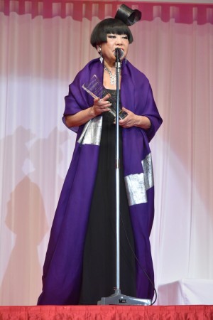 コシノジュンコ、「第30回日本ジュエリーベストドレッサー賞」表彰式に特別賞 女性部門で登壇